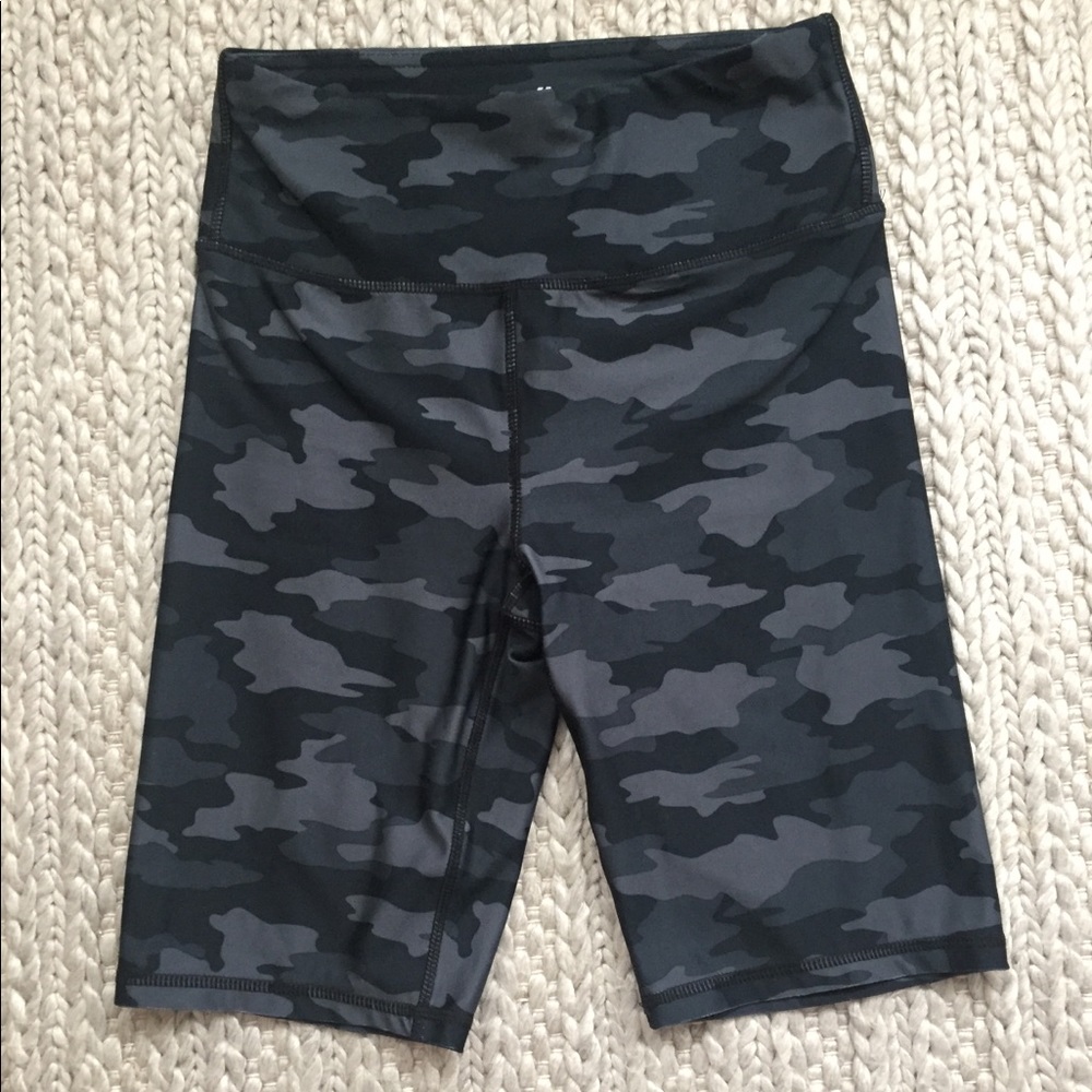 Kyodan black camo short